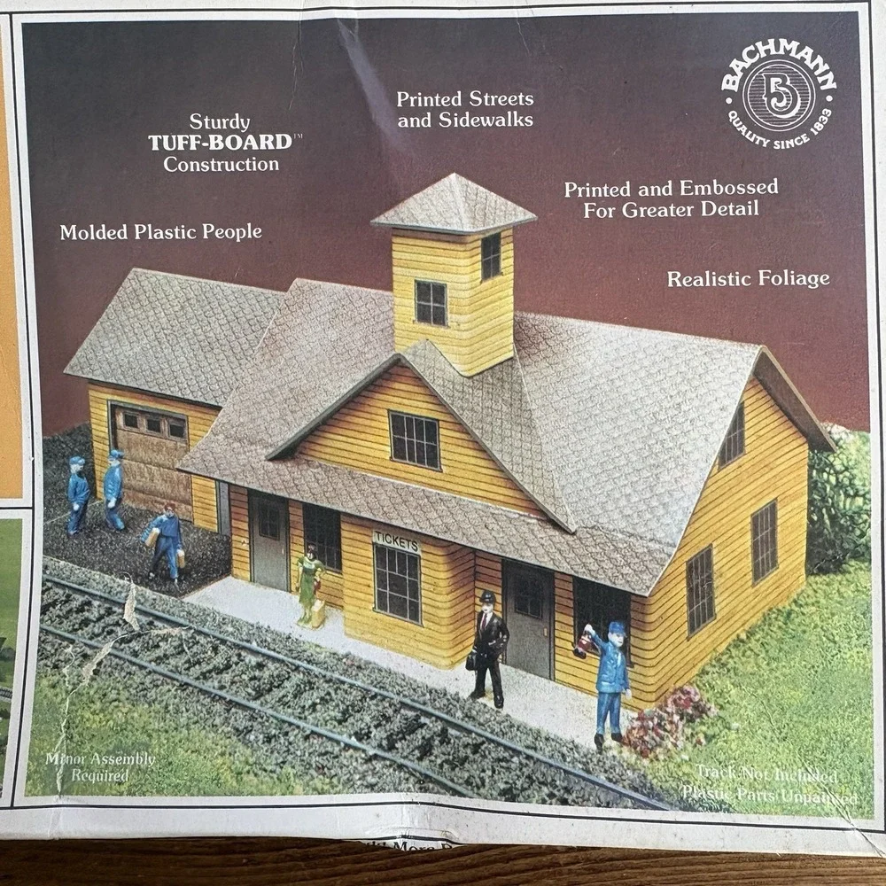 Bachmann Train Town HO Scale Passenger Station Model Kit 47-1506 Complete Box
